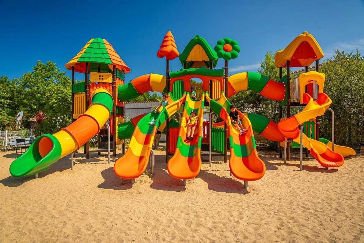 Camping 4 Etoiles - Parc Aquatique - Eei0Fi Saint-Georges-d'Oleron Luaran gambar