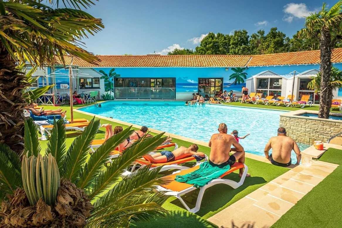 Camping 4 Etoiles - Parc Aquatique - Eei0Fi Saint-Georges-d'Oleron Luaran gambar