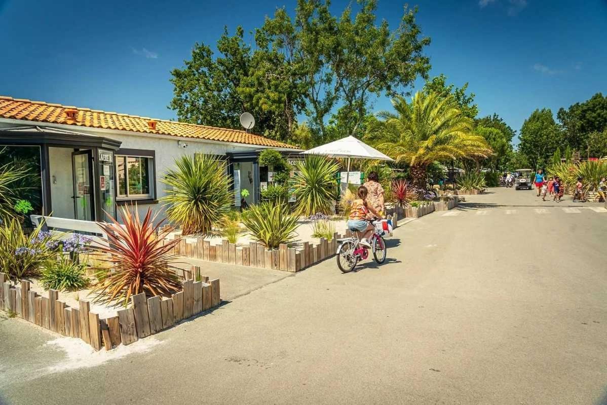Camping 4 Etoiles - Parc Aquatique - Eei0Fi Saint-Georges-d'Oleron Luaran gambar